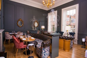 Frokost, lunsj og middag serveres, britiske retter 