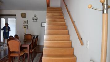 Apartment, Private Bathroom, Mountain View | Interior