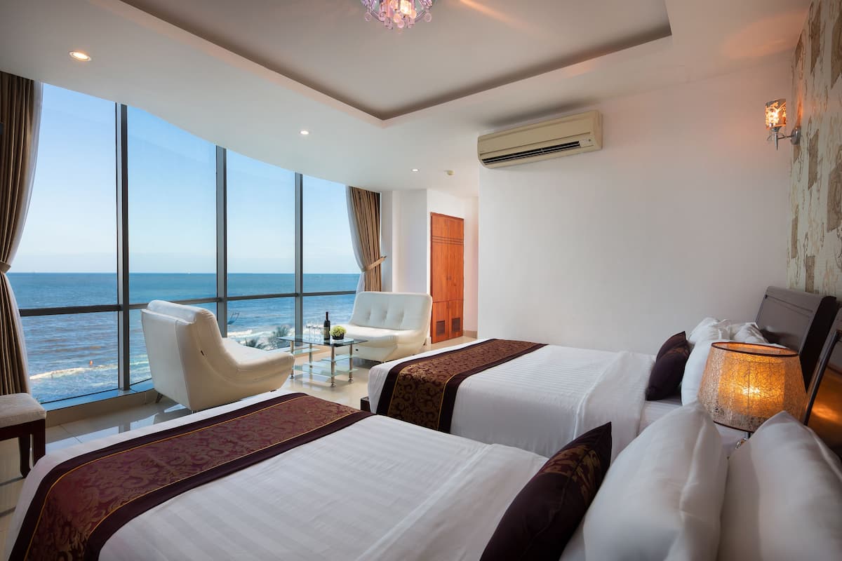 Suite (Triple) | Minibar, in-room safe, free WiFi