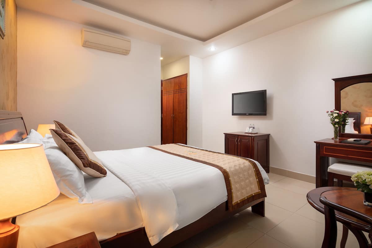 Minibar, in-room safe, free WiFi