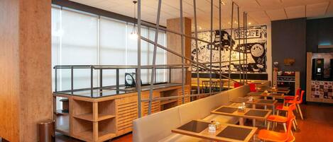 Daily buffet breakfast (BRL 51 per person)