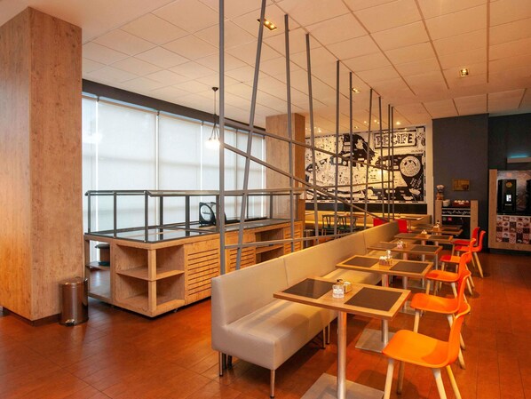 Café da manhã com buffet todos os dias (BRL 51 por pessoa) 