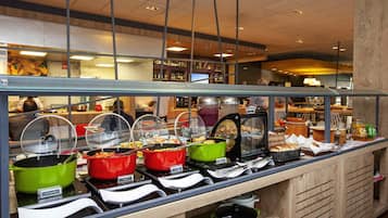 Päivittäinen buffetaamiainen (51 BRL per henkilö)