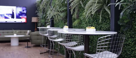 Petit déjeuner, déjeuner et dßner servis sur place