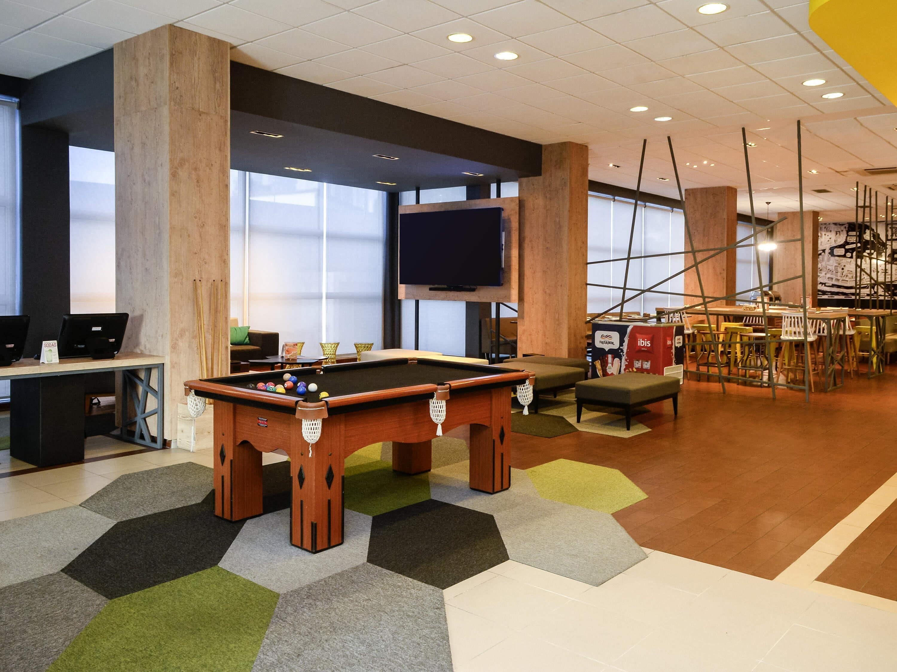 Se sirven desayunos, almuerzos y cenas; cocina regional