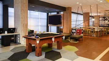 Breakfast, lunch, dinner served; Regional cuisine