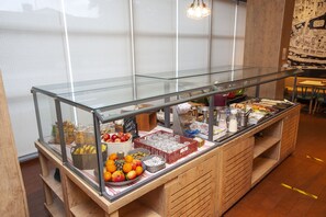 Daily buffet breakfast (BRL 49 per person)