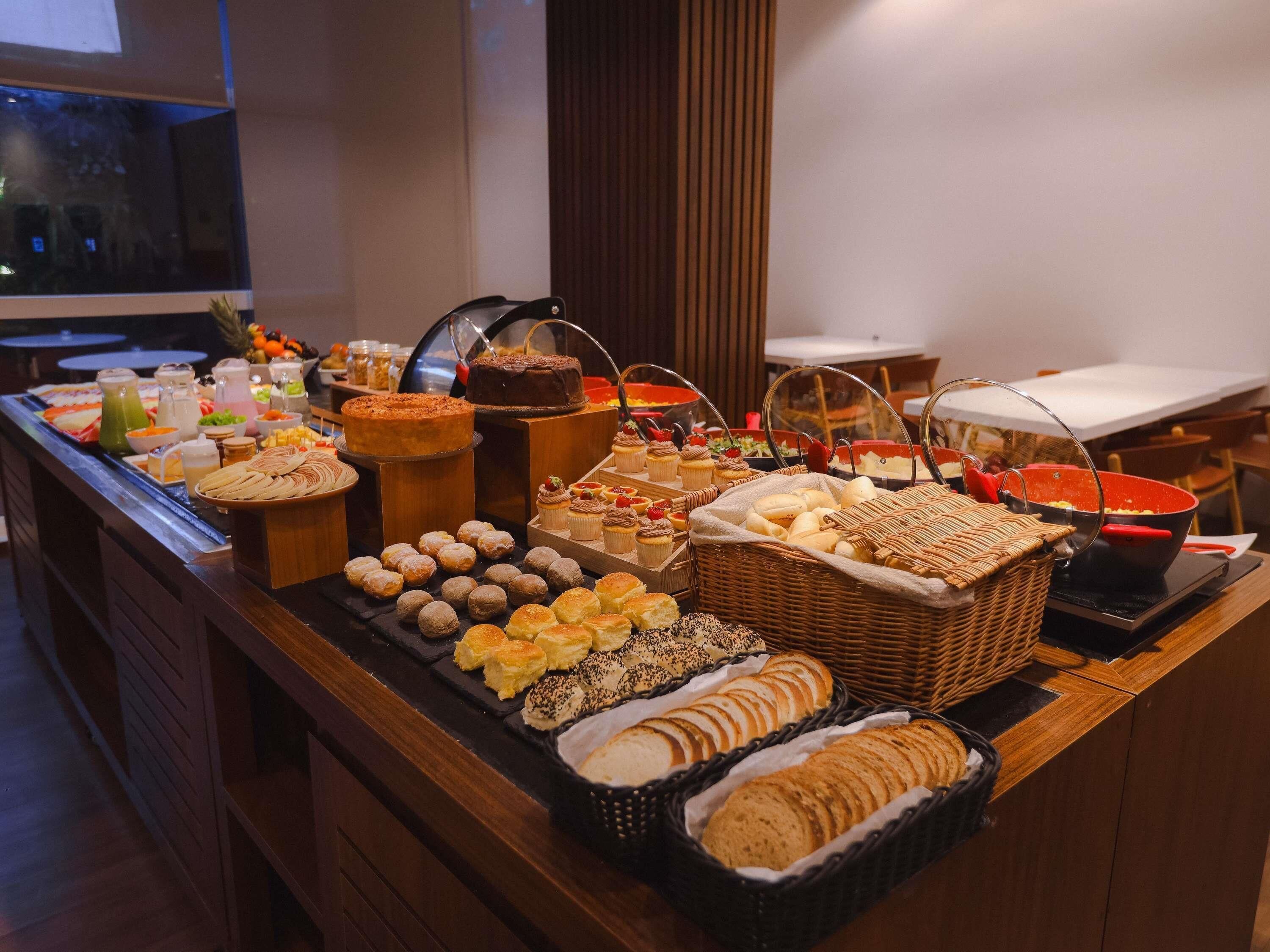 Café da manhã com buffet todos os dias mediante uma taxa