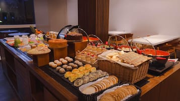 Café da manhã com buffet todos os dias mediante uma taxa