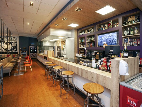 Breakfast, lunch, dinner served; Regional cuisine  - ibis Recife Boa Viagem (Recife)