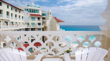 Deluxe Room, Ocean View | Balcony