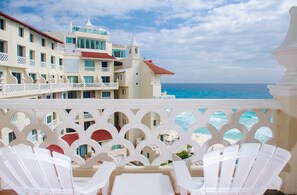 Habitación Deluxe, vista al océano | Balcón
