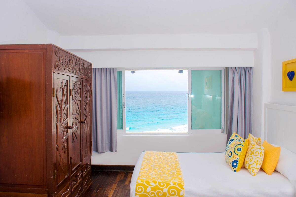 Suite superior, vistas al mar (Master) | Minibar, caja fuerte, espacio para trabajar con un portátil