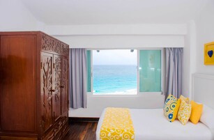 Minibar y caja de seguridad en la habitación 