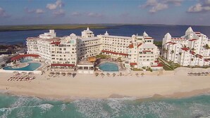 A beachfront hotel with multiple swimming pools, a beach area, and ocean views. - Bsea Cancun Plaza Hotel (Cancun)