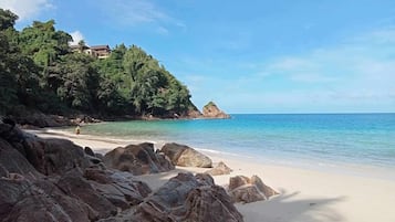 Una playa cerca