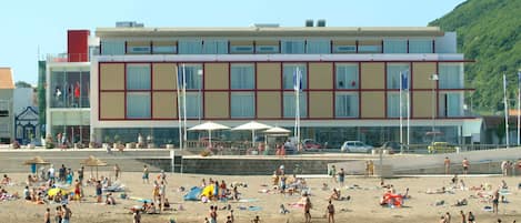 Vista frontal de la propiedad