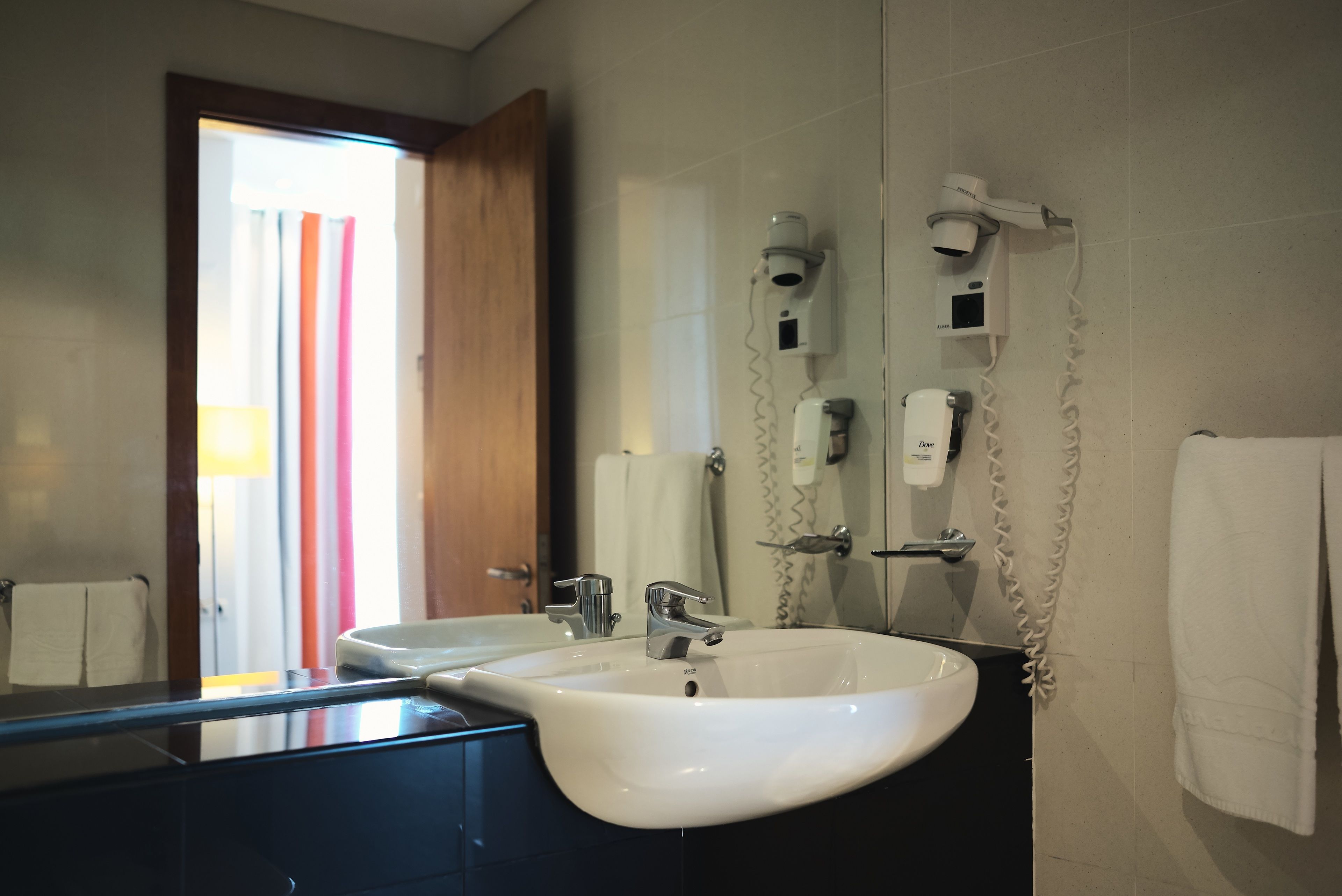 shower, rainfall showerhead, bidet, towels