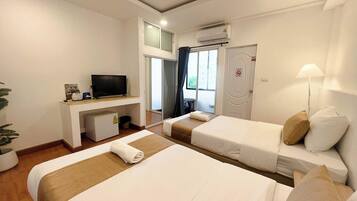 Premium-herbergi fyrir tvo, tvö rúm | 1 svefnherbergi, skrifborð, ókeypis þráðlaus nettenging, rúmföt