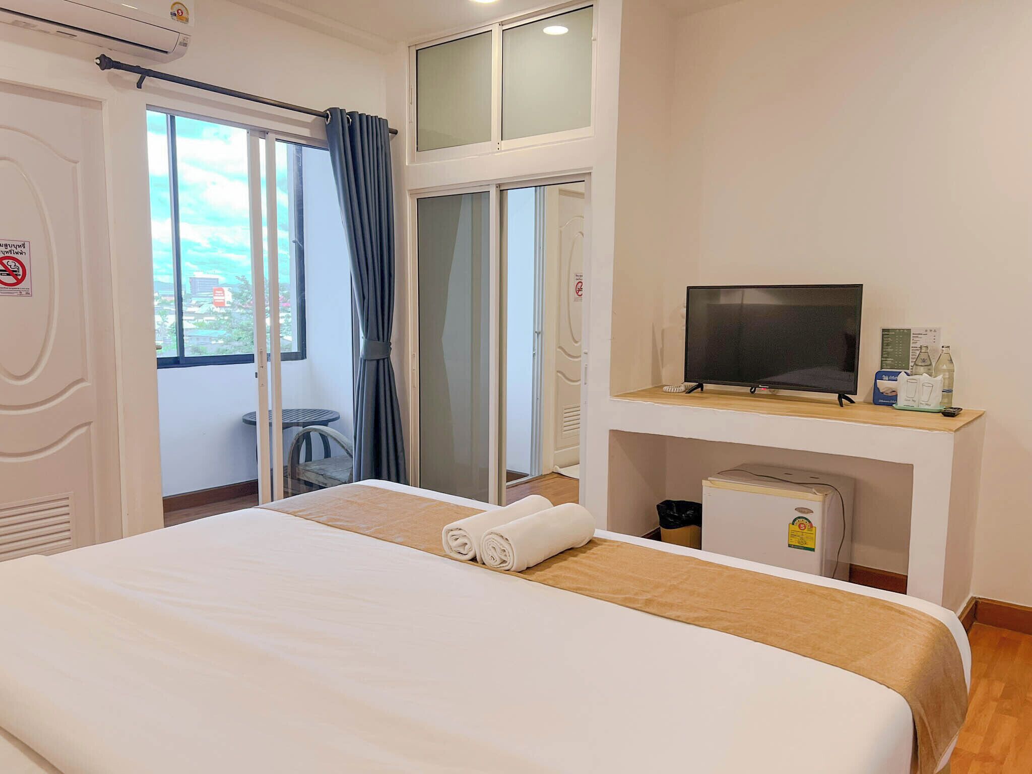 Doppia Premium | Una scrivania, Wi-Fi gratuito, lenzuola, accesso in sedia a rotelle