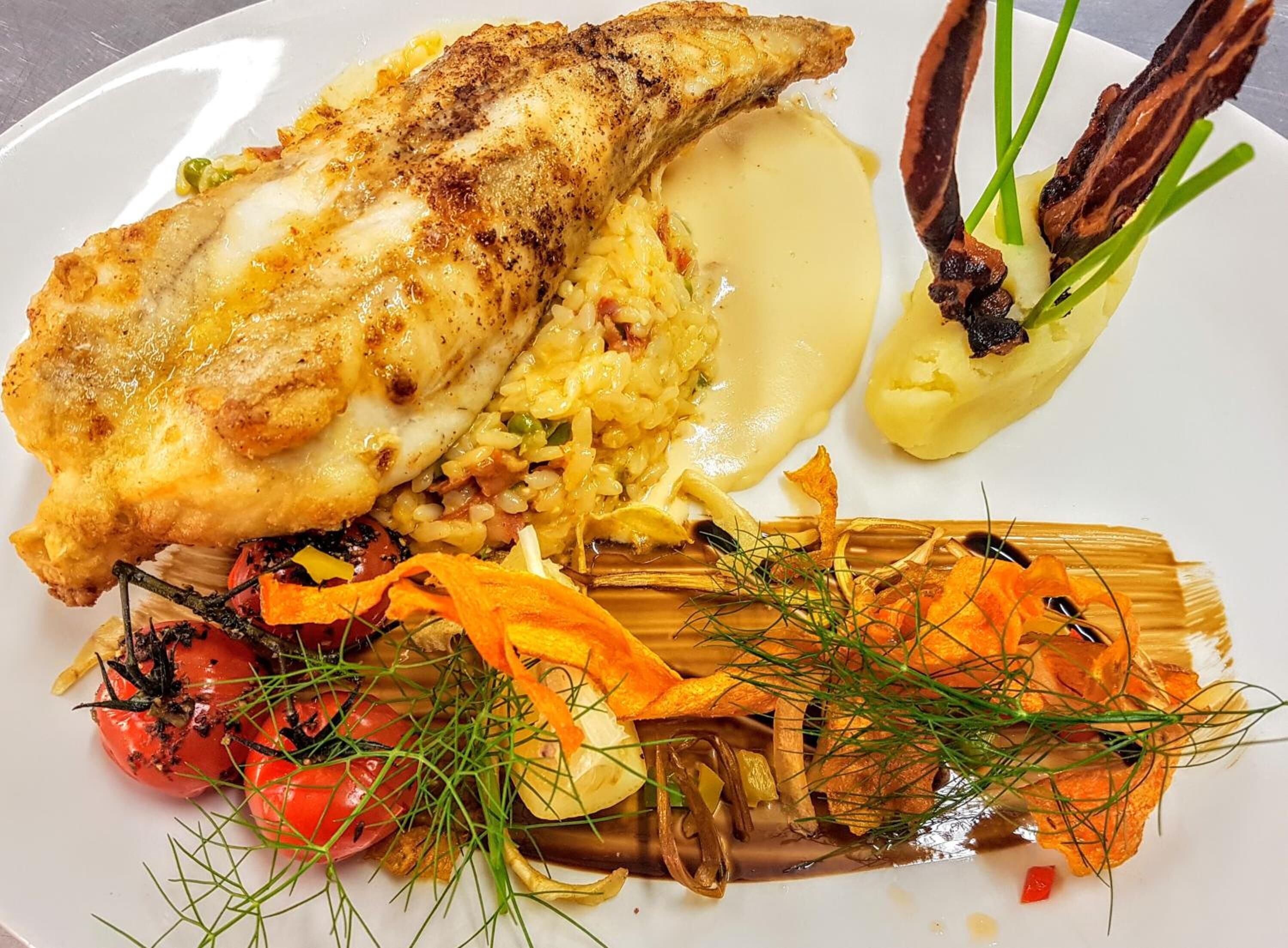 lunch and dinner served