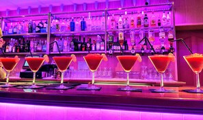 Serves lunch and dinner