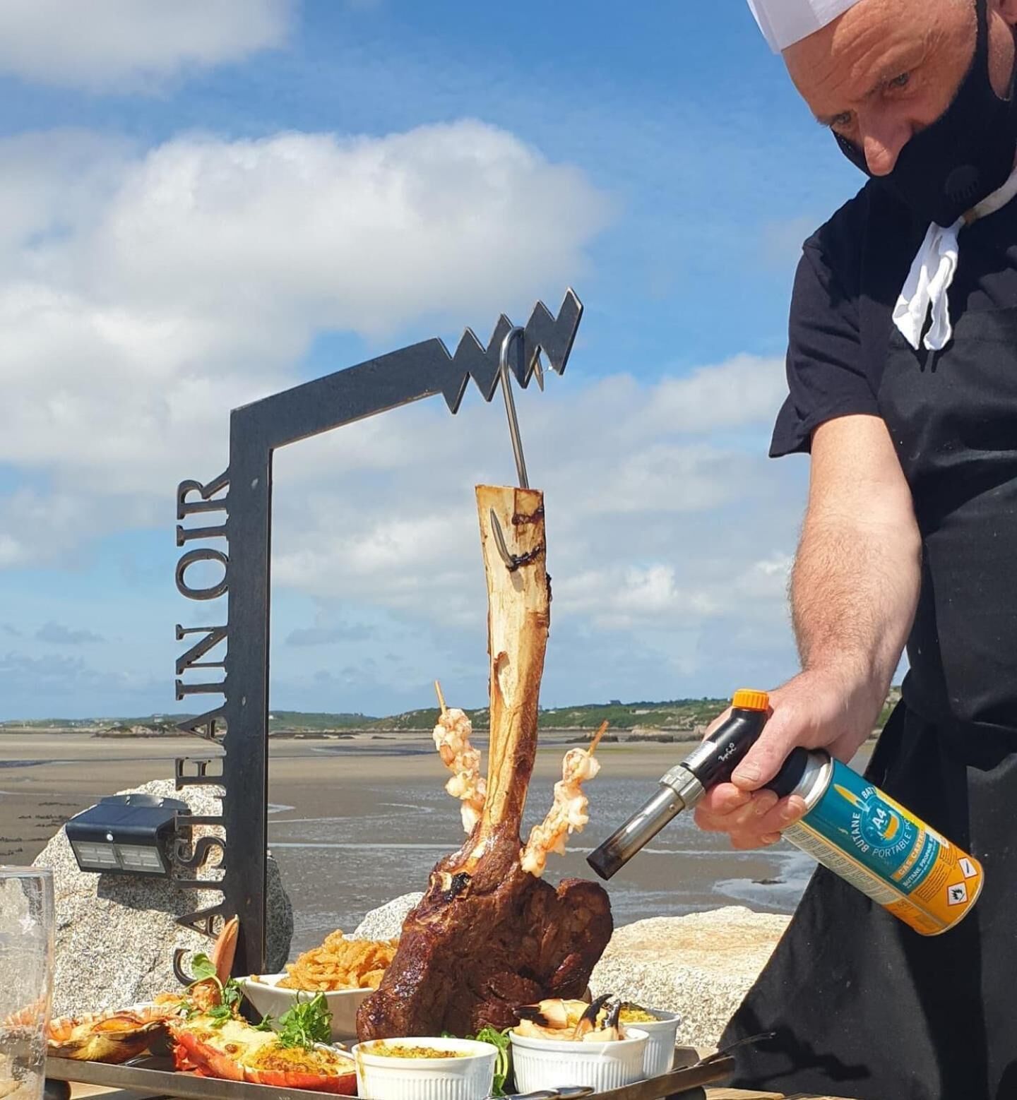 lunch and dinner served