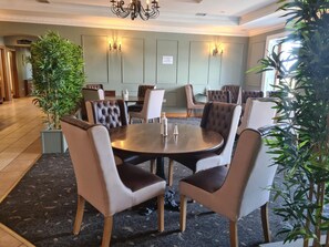 Lunch and dinner served - Caisleain Oir Hotel (Annagry)