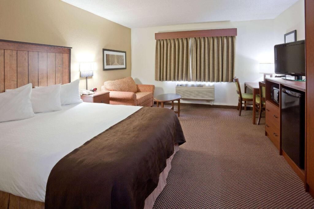 Premium bedding, desk, blackout drapes, iron/ironing board