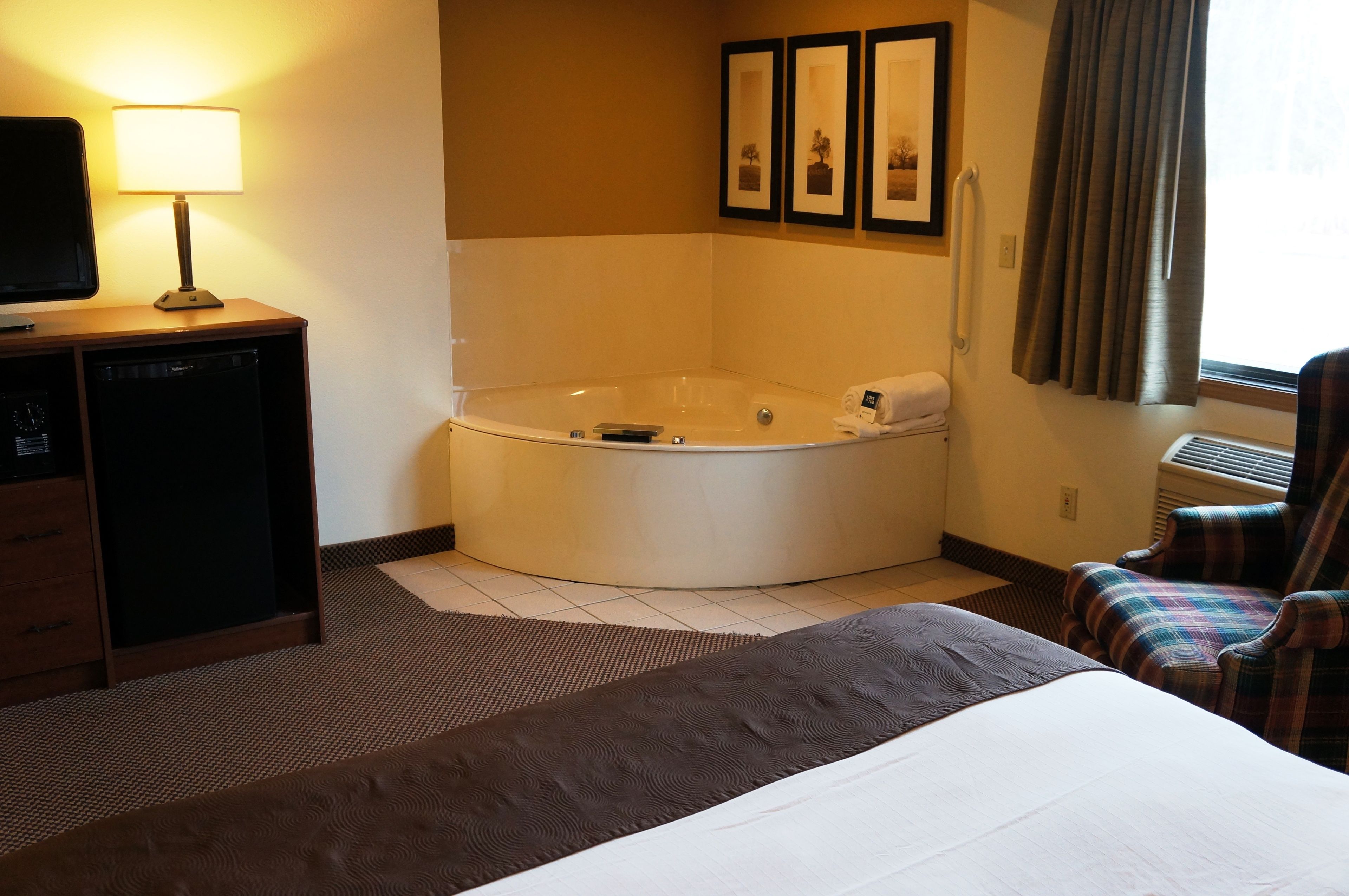 suite, 1 king bed, accessible, non smoking | premium bedding, desk, blackout curtains, iron/ironing board