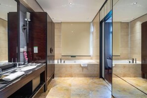 1 bedroom, premium bedding, down comforters, pillowtop beds - Beijing Jinlin Hotel (Beijing Tiananmen Square Qianmen Subway Station Branch) (Beijing)