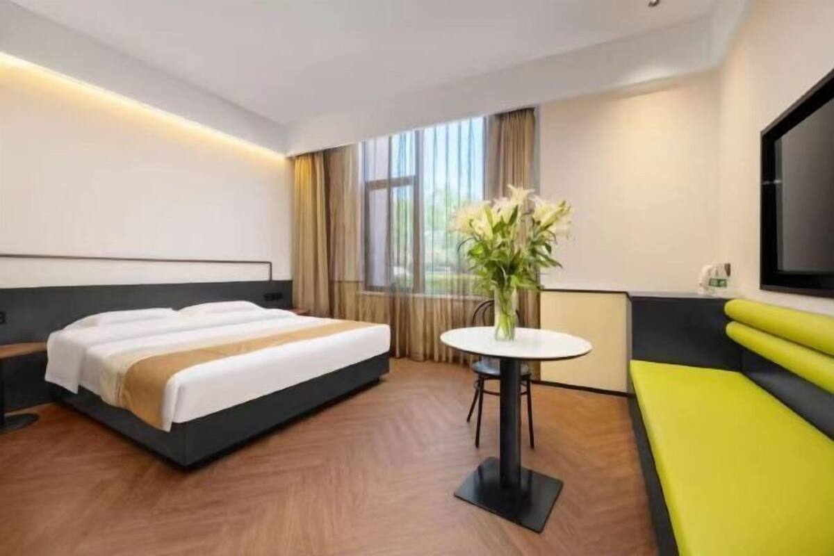 1 Schlafzimmer, hochwertige Bettwaren, Daunenbettdecken