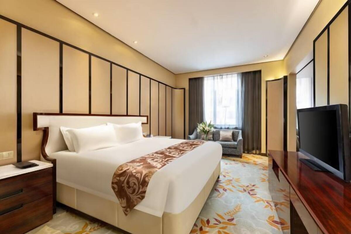 1 bedroom, premium bedding, down comforters, pillowtop beds