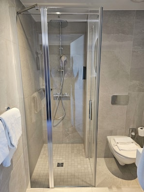 Douche, articles de toilette écologiques, sÚche-cheveux