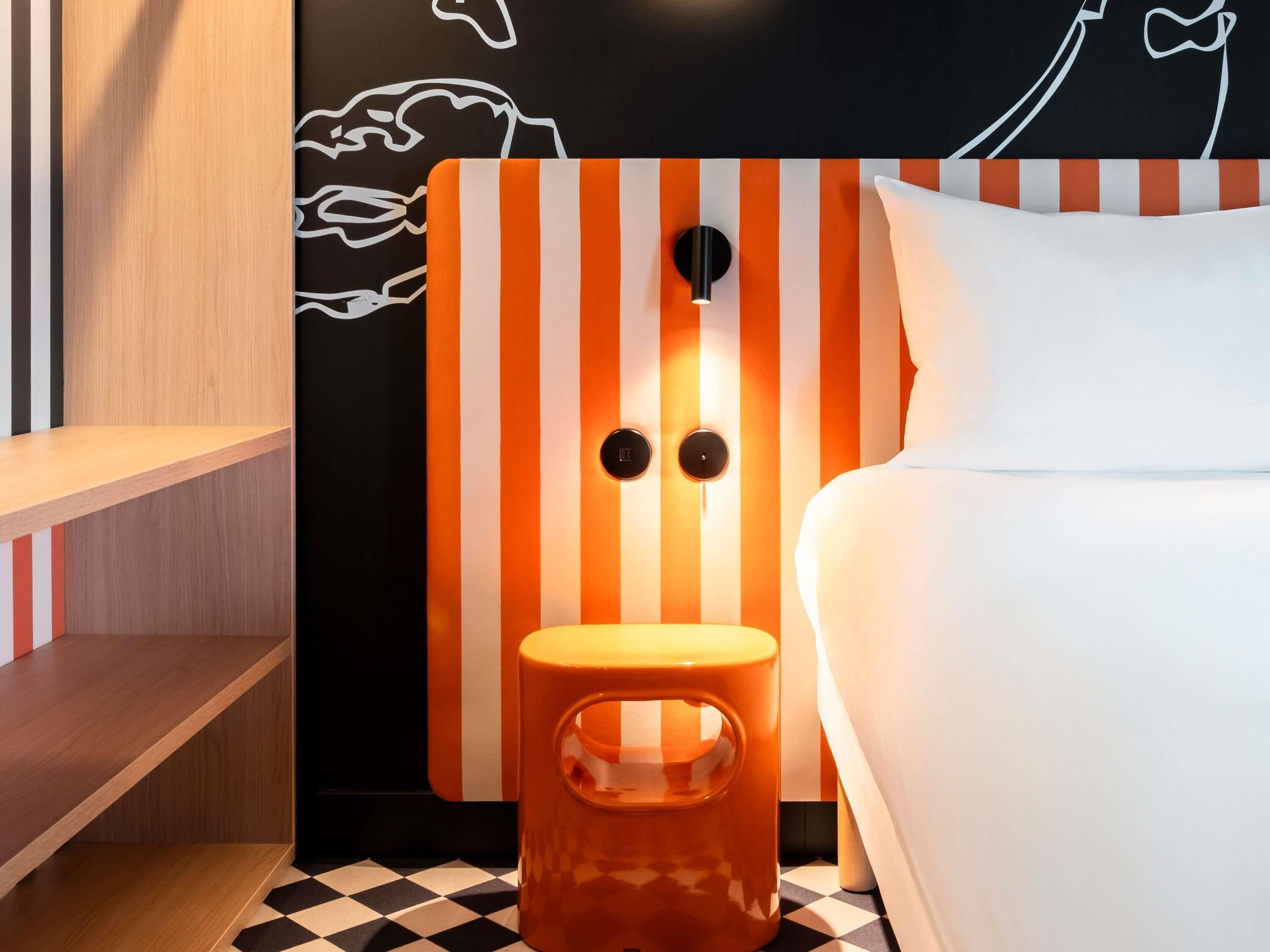 Hochwertige Bettwaren, Schreibtisch, schallisolierte Zimmer