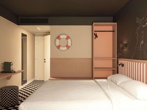 Sengetøy av topp kvalitet, skrivebord, lydisolert og strykejern/-brett