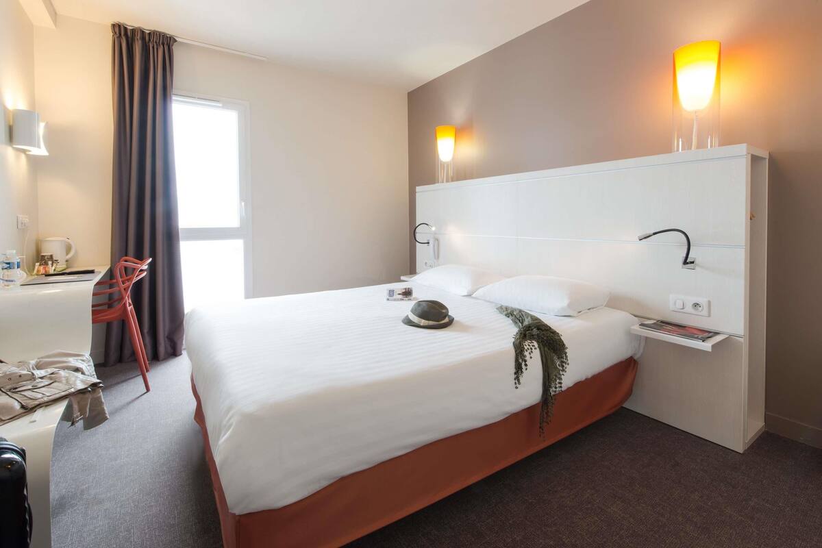 Chambre Standard, 1 lit double, accessible aux personnes à mobilité réduite