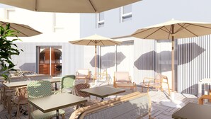 An outdoor patio area with multiple tables and chairs, large umbrellas, and a view of a building with windows. - ibis Styles La Rochelle Centre les Minimes (La Rochelle)
