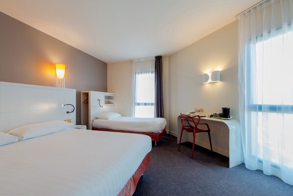 Chambre Triple, plusieurs lits, accessible aux personnes à mobilité réduite