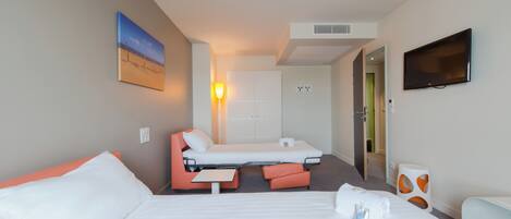 Family Room, Multiple Beds (5 People) | Premium bedding, desk, soundproofing, iron/ironing board