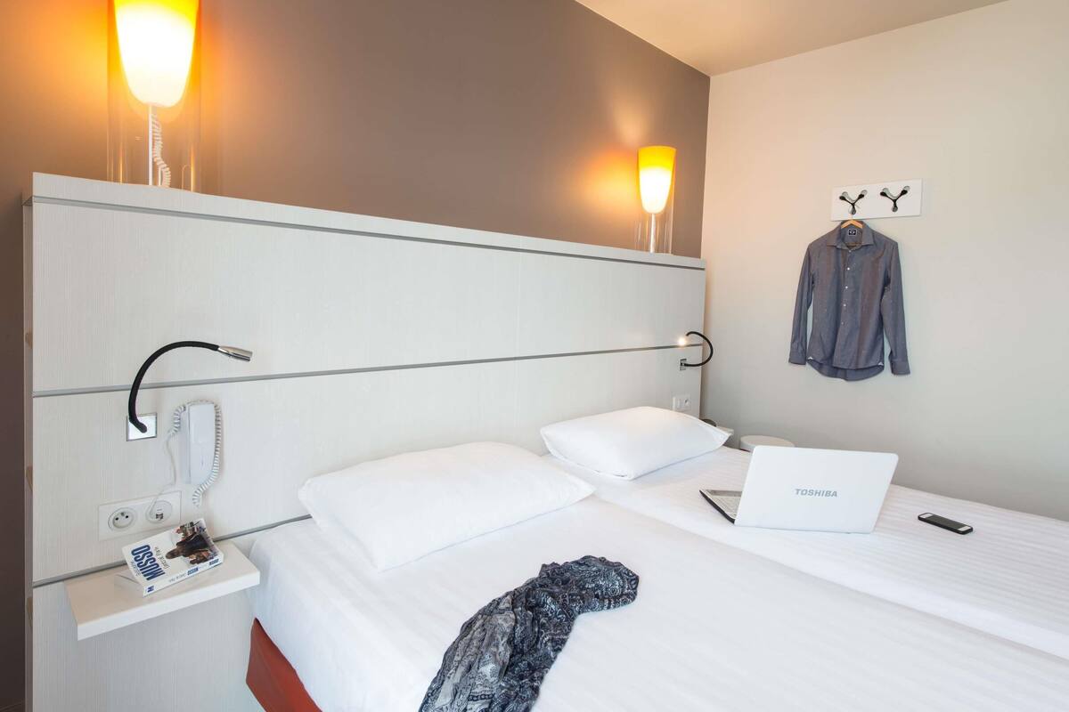 Chambre Standard, 2 lits une place, accessible aux personnes à mobilité réduite