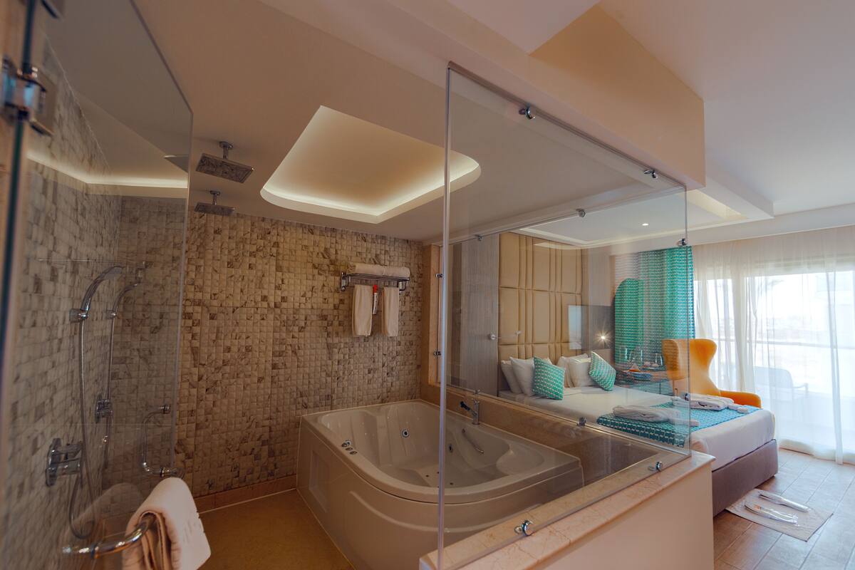 Deluxe Jacuzzi Room