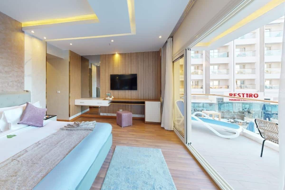 Bellagio Suite | Minibar, in-room safe, iron/ironing board, free WiFi