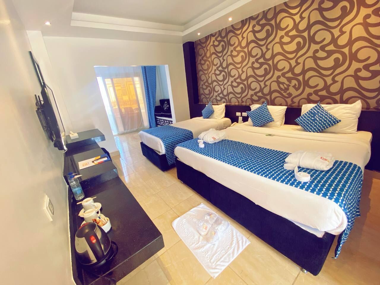 Minibar y caja de seguridad en la habitación 