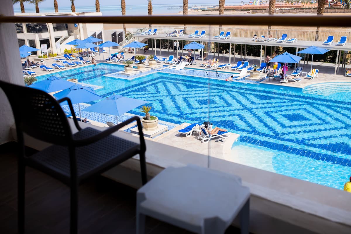 Minibar, in-room safe, iron/ironing board, free WiFi