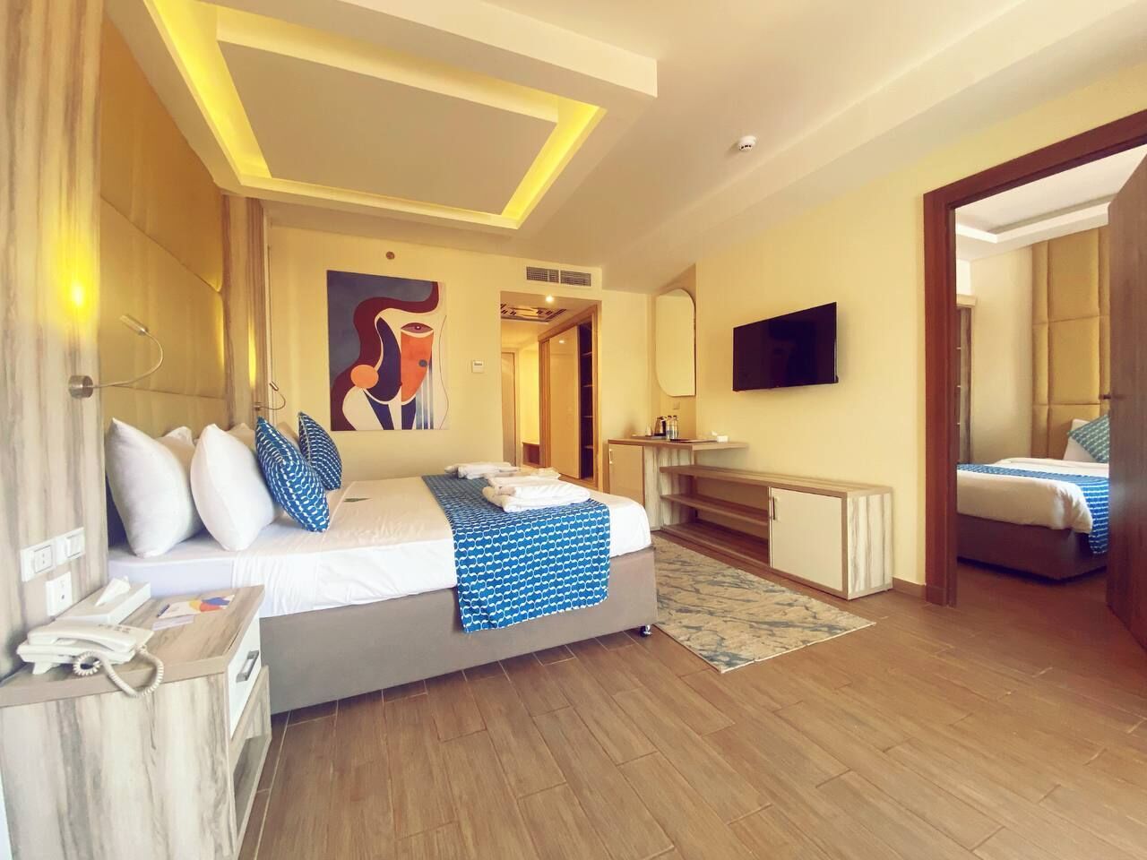 Minibar y caja de seguridad en la habitación 