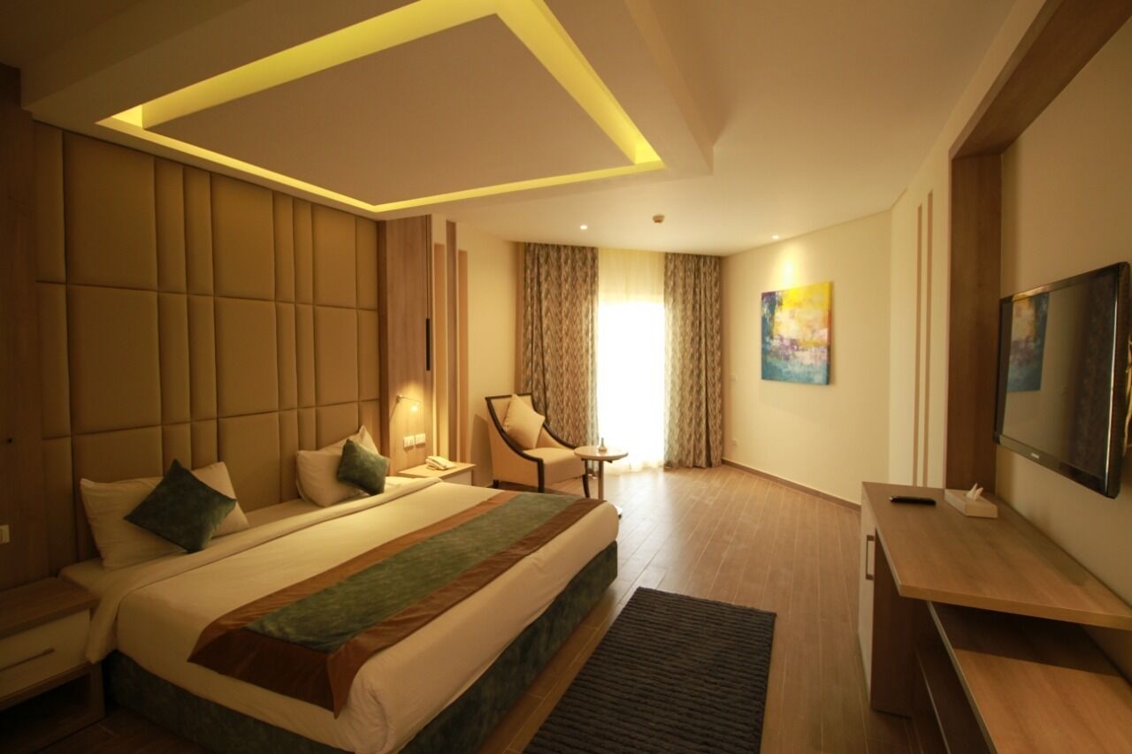 Minibar y caja de seguridad en la habitación 