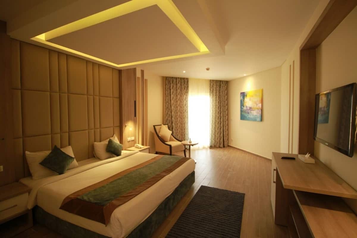 Minibar, in-room safe, iron/ironing board, free WiFi