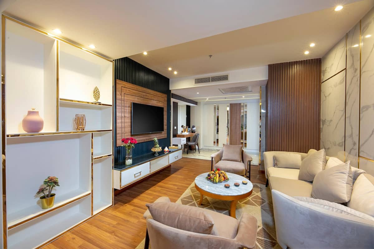 Bellagio Suite | 1 bedroom, minibar, in-room safe, iron/ironing board