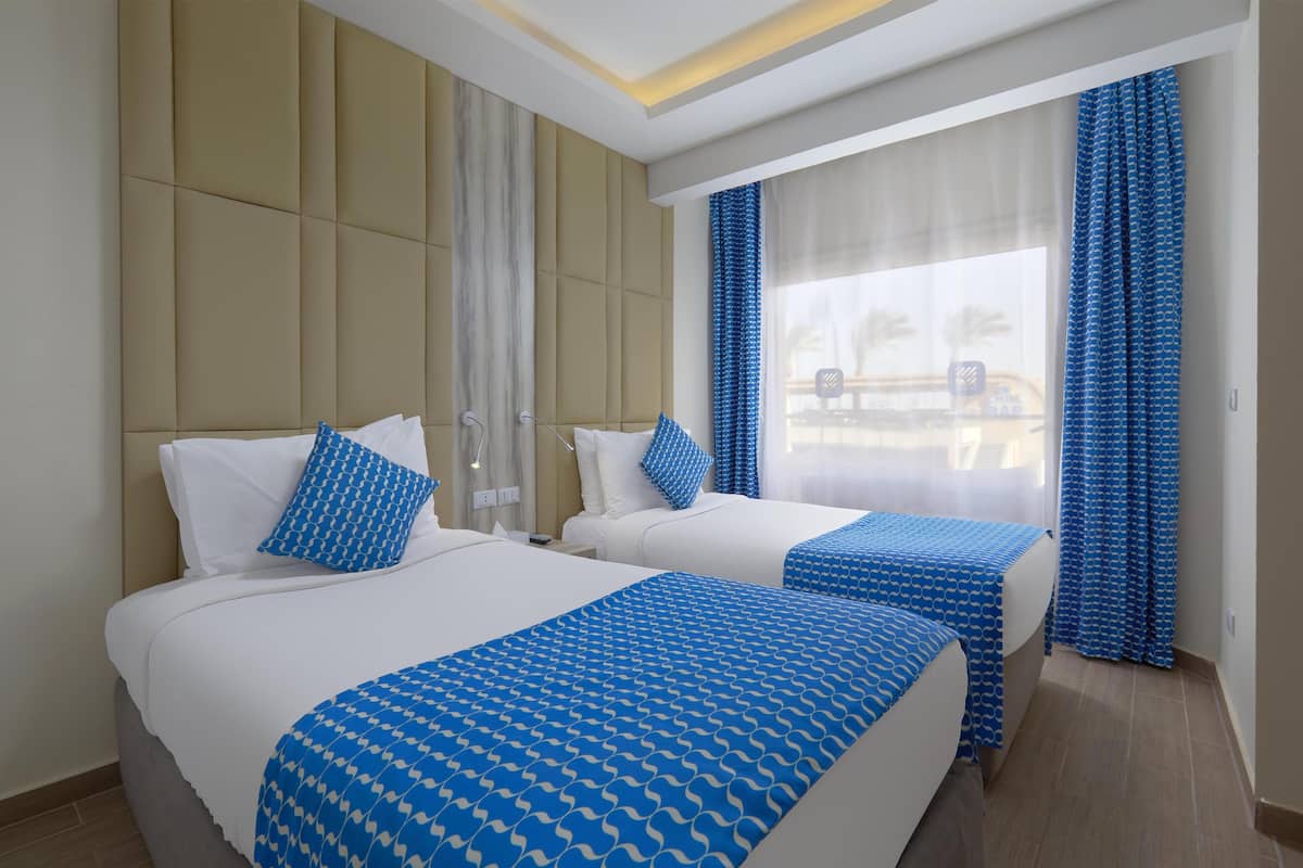 Family Room | 1 bedroom, minibar, in-room safe, iron/ironing board